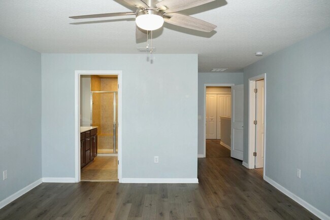 Building Photo - Modern 3-Bedroom Townhome in Gated Communi...
