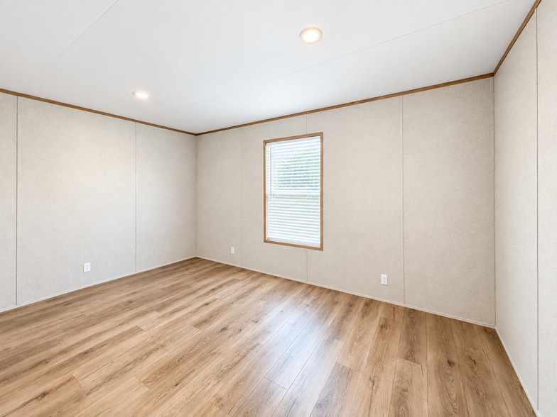 Building Photo - 129 Paramount Dr