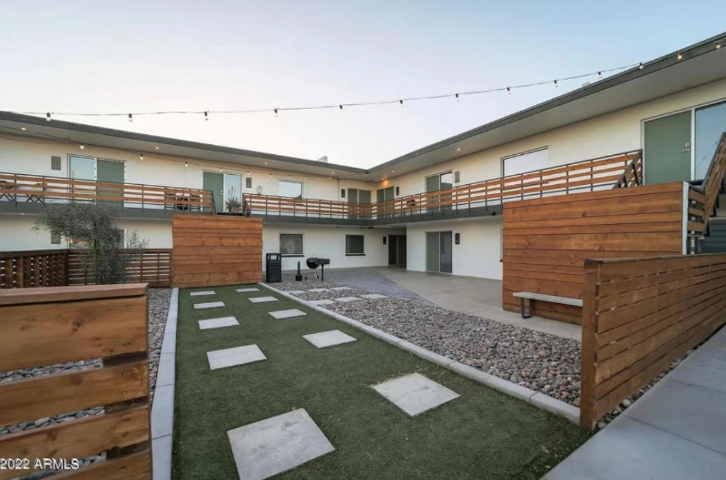 Building Photo - 813 E Marlette Ave