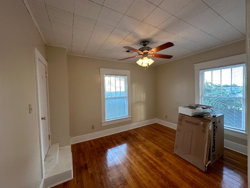 Building Photo - 201-203 W Acres St