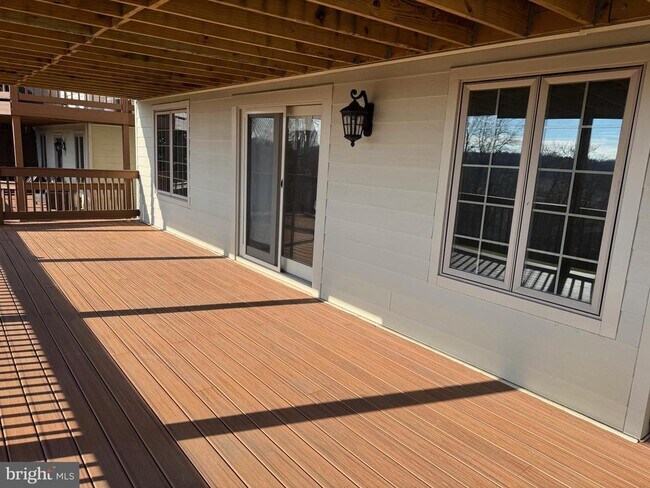 Building Photo - 327 Overlook Ln