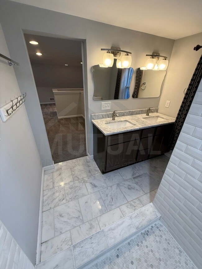 Building Photo - 389 Channing St