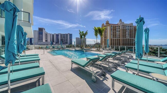 Building Photo - 301 QUAY Cmn