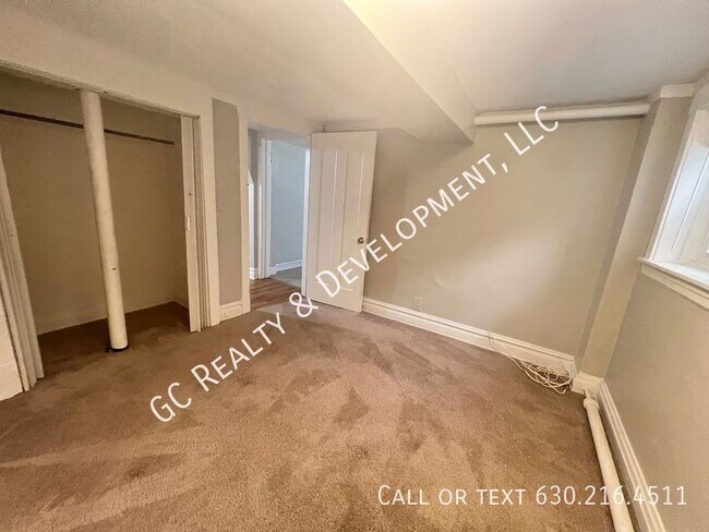 Building Photo - 5410 W Berteau Ave
