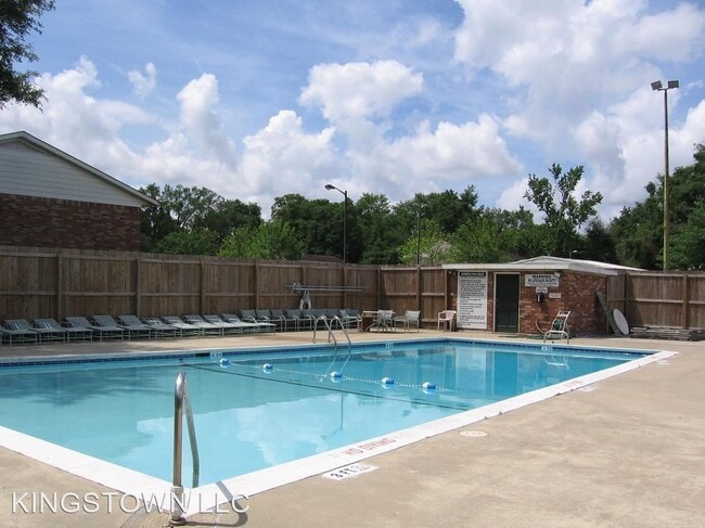 Building Photo - 1 br, 1 bath Apartment - 1901 Kingstown Drive
