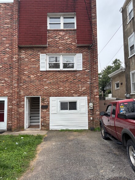 Primary Photo - 828 George St