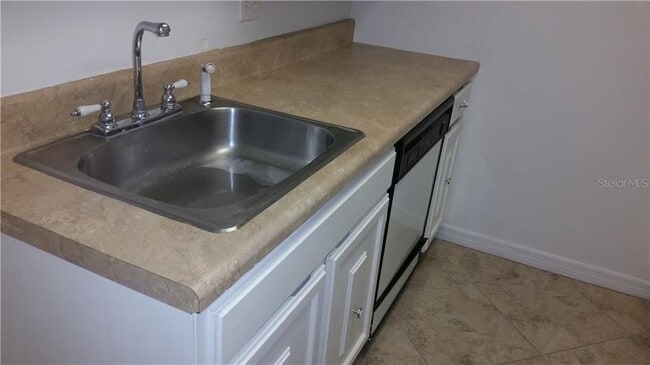 Building Photo - 5989 Village Cir S