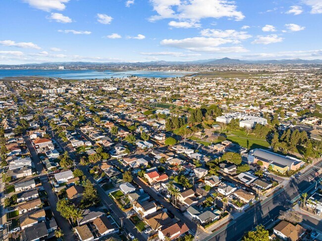 Building Photo - 765 Elkwood Ave