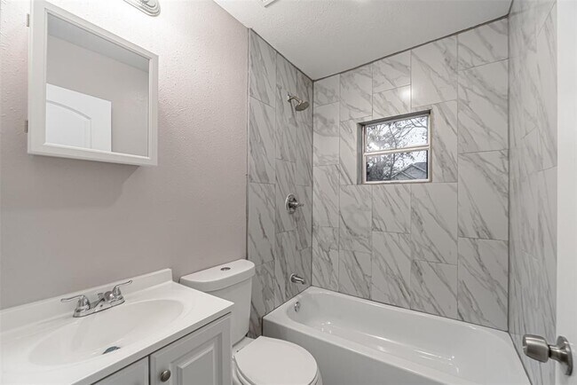 Building Photo - 4909 Higgins St