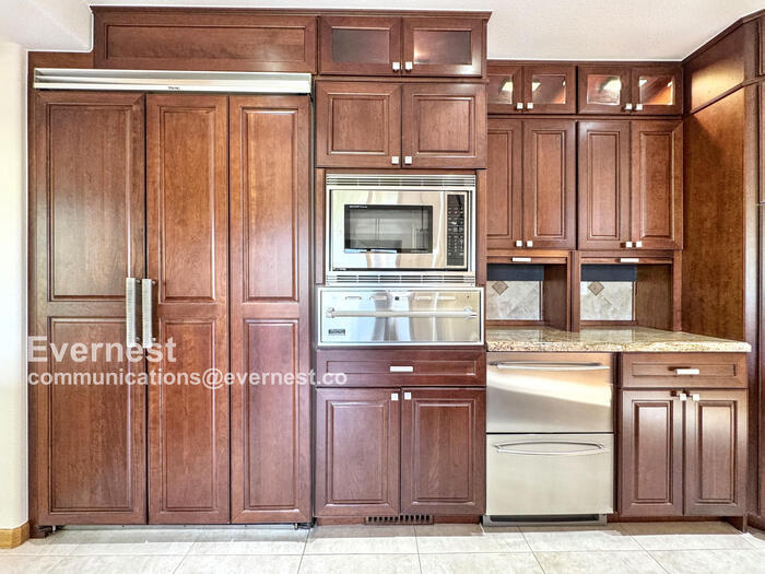 Building Photo - 990 Utica Cir