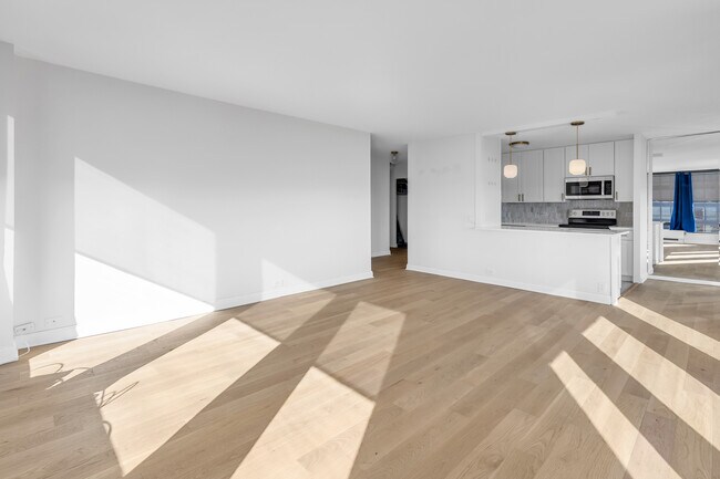 Building Photo - 5445 N Sheridan Rd