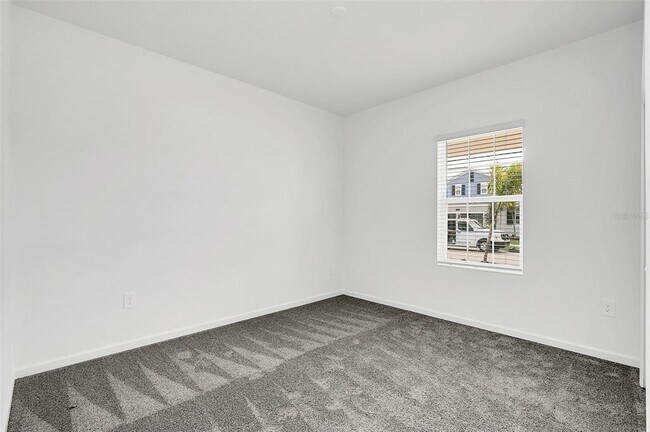 Building Photo - 6243 Lakepine St