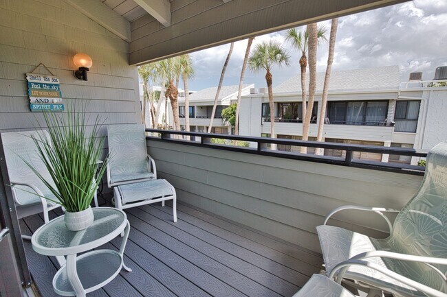Building Photo - 1555 Tarpon Center Dr