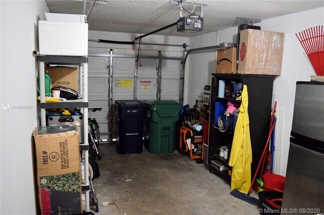 Building Photo - 5102 NW 115th Ct  Doral Fl 33178