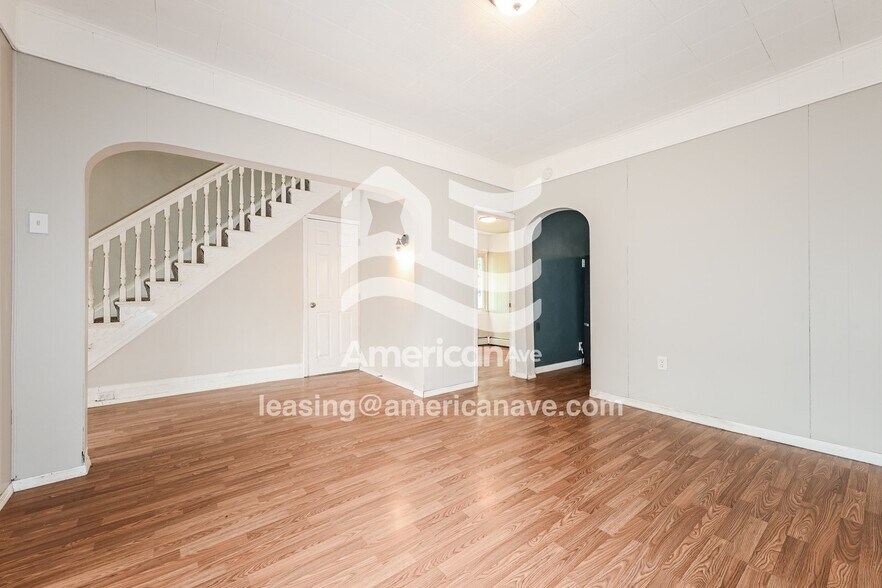 Building Photo - 1605 Mobile Ave