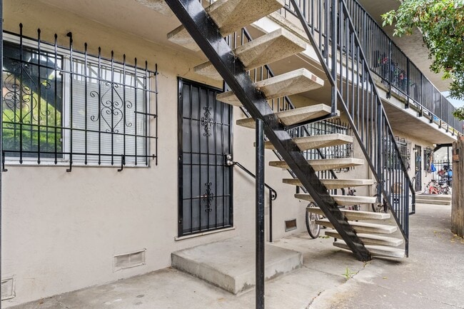 Building Photo - 2674 Parker Ave
