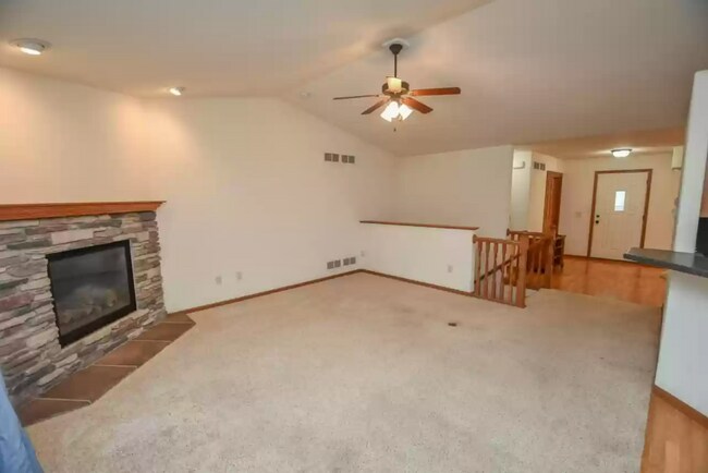 Building Photo - 502 Commander Ct