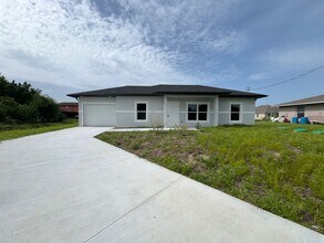 Building Photo - BRAND NEW MODERN SF HOME 3BD+den/2BA with GARAGE IN LEHIGH ACRES!