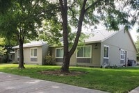 Building Photo - 3 bed 2 bath Single-Level townhome *Afford...
