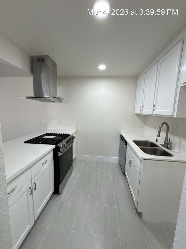 Building Photo - $500 OFF 1st Month Rent!! Upstairs Unit!!! Move in Ready!