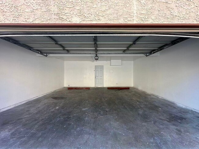 Building Photo - 3 BEDROOM HOME FOR LEASING IN Baldwin Park