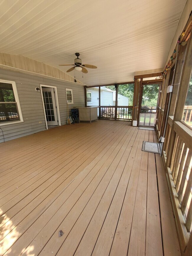 Building Photo - 244 Vicky Ct