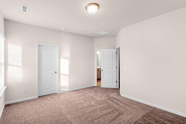 Building Photo - Beautiful Brand New 3 Bedroom 2.5 Bath Townhome in Hickory Glen!