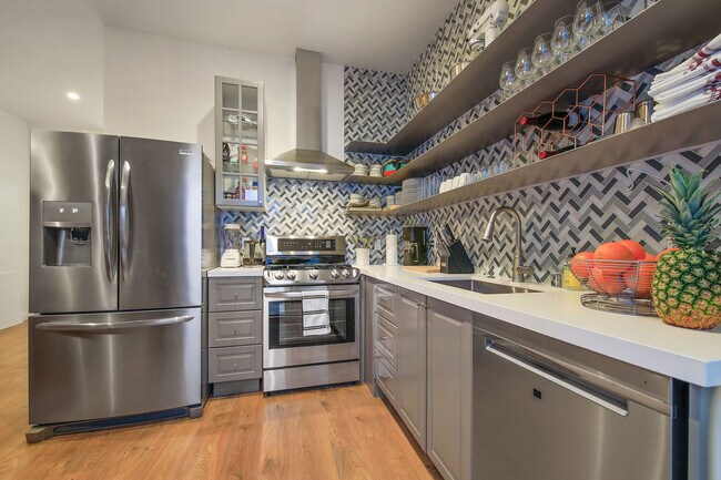 Building Photo - North Beach Coliving