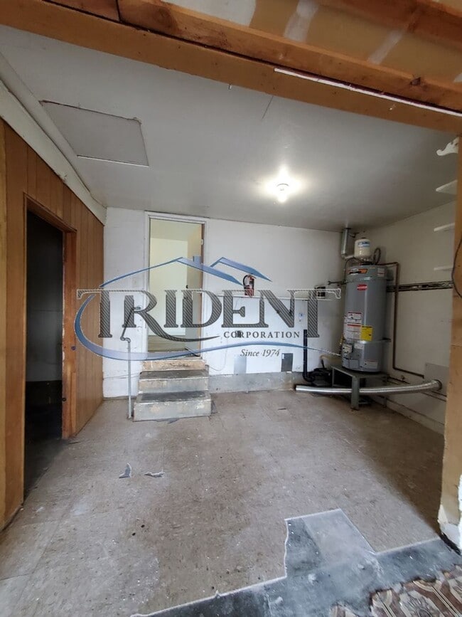 Building Photo - Cute 3 bedroom, 1 ½ bath house