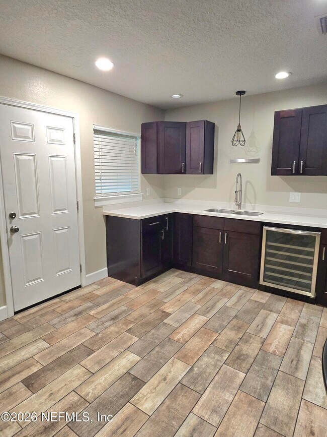 Building Photo - 615 Luna Ct