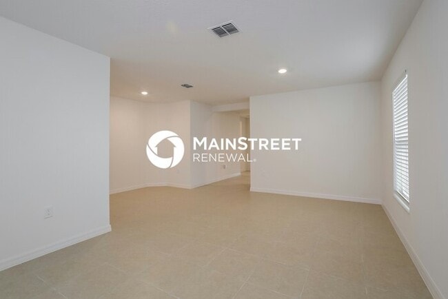 Building Photo - 4 Bedroom Pet-Friendly Home in Mascotte, FL with Main Street Renewal