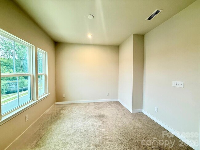 Building Photo - 928 Portrush Ln