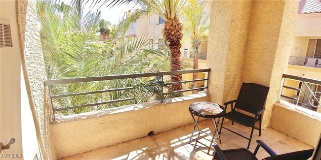 Building Photo - 230 E Flamingo Rd