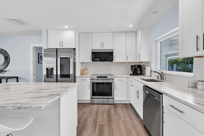 Building Photo - 104 24th St