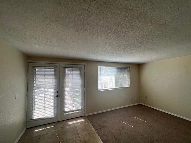 Building Photo - 7417 E Cambridge Ave