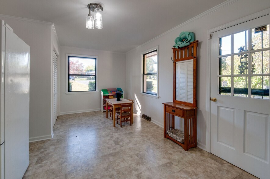 Den - upstairs - 930 Havenhill Dr