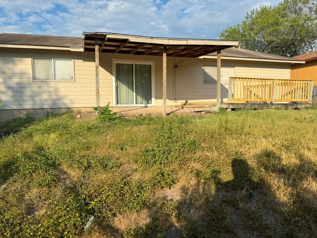 Building Photo - 104 Meadow Hill