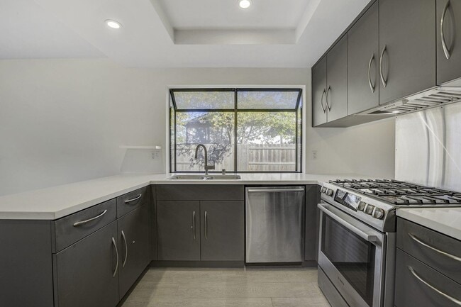 Building Photo - 312 N Alamo Dr