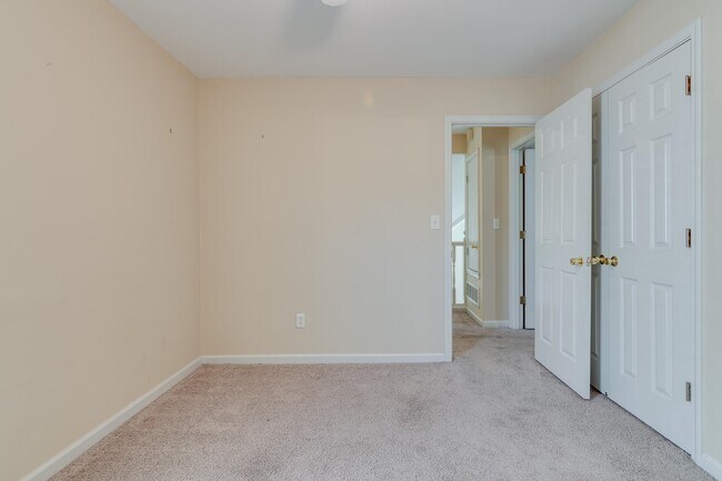 Building Photo - 331 Fountain River Dr