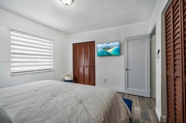 Building Photo - 1021 NW 37th Ave