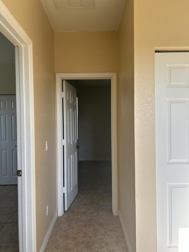 Building Photo - 9426 Windrift Cir