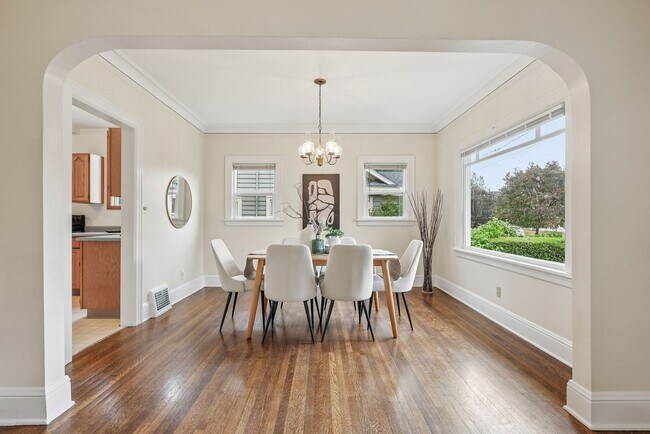 Building Photo - Classic Portland Charm + Modern Comfort in...
