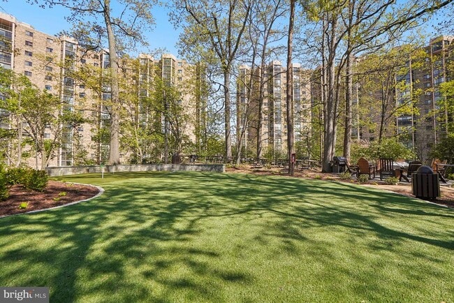 Building Photo - 5901 Mt Eagle Dr