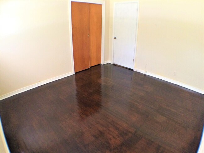 Building Photo - 4 Bed 2 Bath Home  w New Upgrades in Halto...