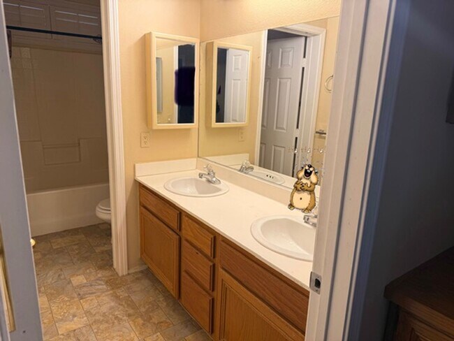 Building Photo - Beautiful Home with Pool near Tropicana and Buffalo