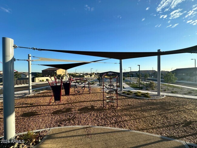 Building Photo - 2340 W Sunland Ave