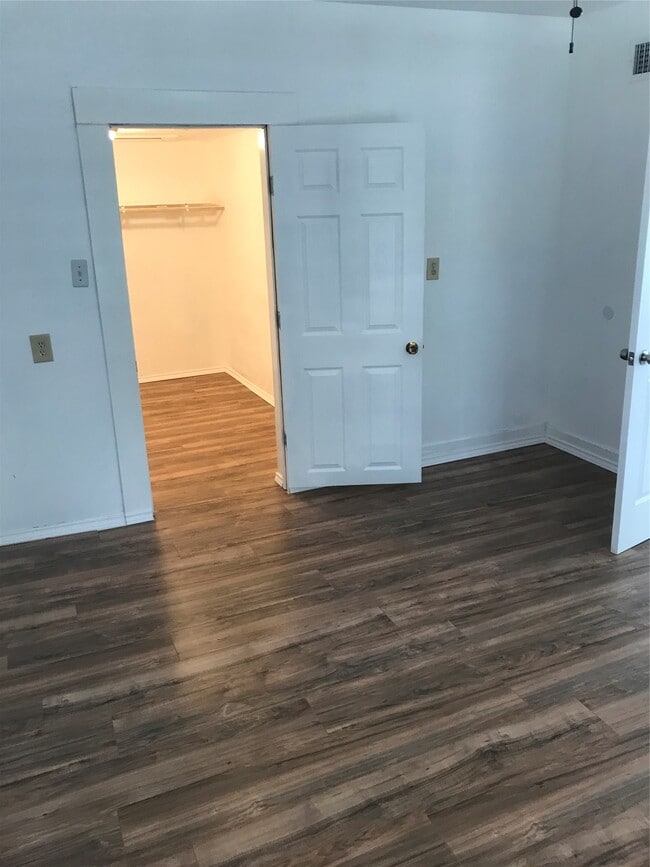 Building Photo - 2909 Sam Houston Ave