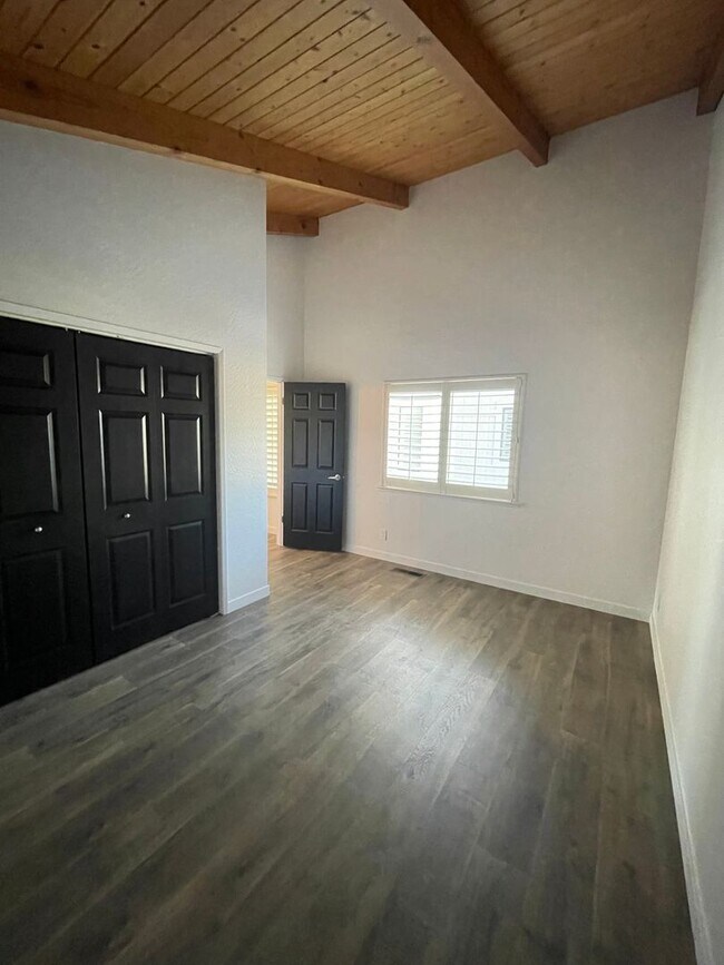 Building Photo - 3 Bed 3 Bath Ridgemark Home - Golf Course ...
