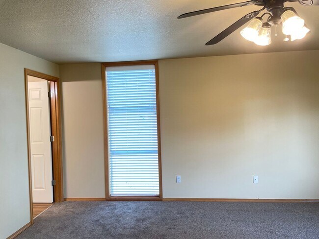 Building Photo - Spacious 4-Bedroom, 2.5-Bath Home with Deck, Fireplace & Updated Kitchen