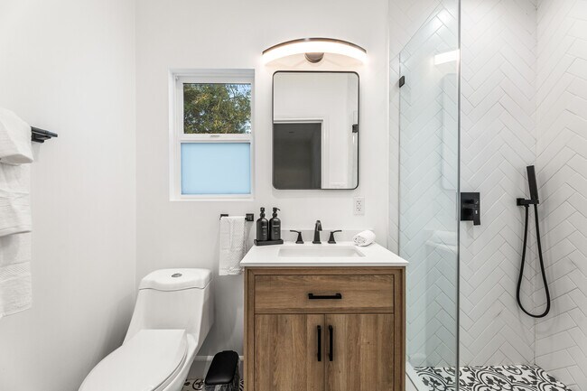 Building Photo - 1400 N Orange Dr